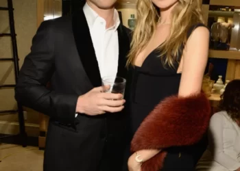 entertainment-2016-03-adam-levine-behati-prinsloo-expecting-baby-main