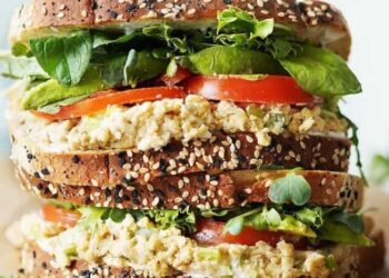 5 Simple Steps to Make Sprouts and Chickpea Salad Sandwich