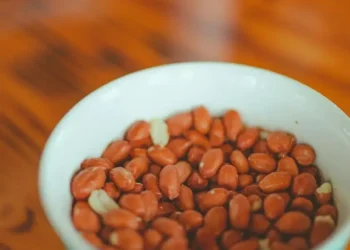 5 Amazing Benefits of Eating Peanuts