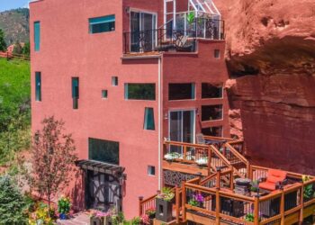 A Colorado home that looks straight out of âThe Flintstonesâ asks $989K