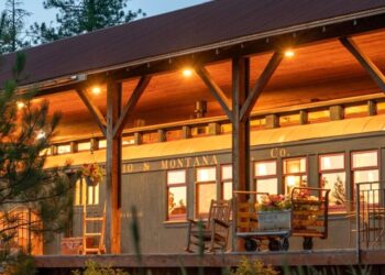 This $3,000 decaying train car is now one of Americaâs most exclusive and profitable stays