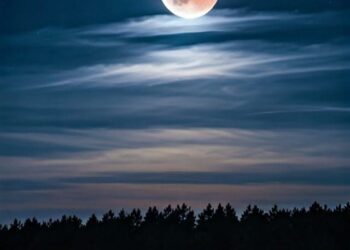 Why the moon turns red during eclipses and how Earth’s shadow creates it