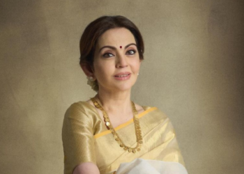 Blouse Design Ideas To Compliment White And Gold Sarees During Onam