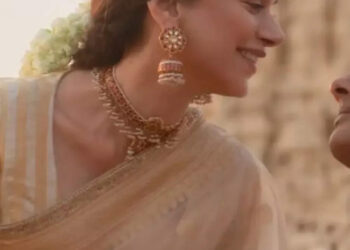 Bollywood Actresses Who Ditched Lehenga For Saree On Their Wedding Day