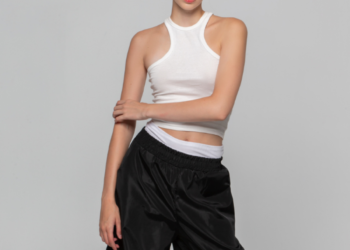 Styling Tips For Women With Broad Hips To Look Slimmer In Pants
