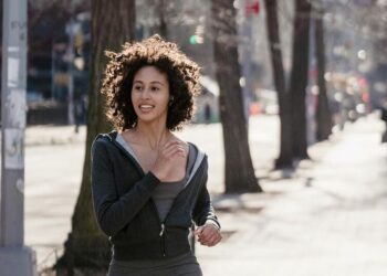 5 best walking workouts to lose belly  fat
                              
                              Published by Livemint | 11 Sep 2024