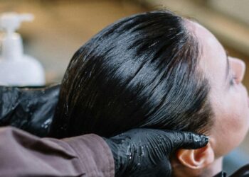 5 essential tips for smoother, shinier hair
                              
                              Published by Livemint | 11 Sep 2024