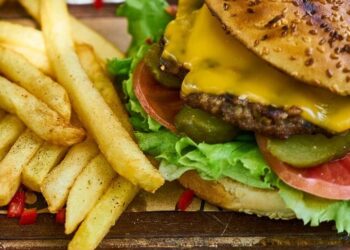 6 foods to avoid before bed
                              
                              Published by Livemint | 18 Sep 2024