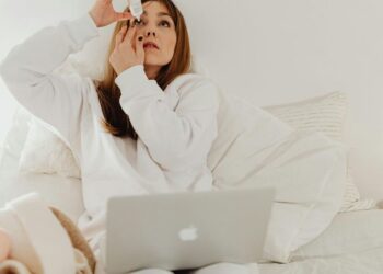 5 habits to keep your retina healthy
                              
                              Published by Livemint | 23 Sep 2024