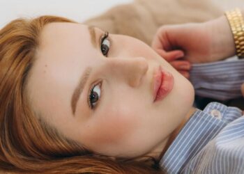 6 morning habits that keep your skin young
                              
                              Published by Livemint | 12 Sep 2024