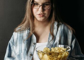 5 food habits that destroy your overall health
                              
                              Published by Livemint | 28 Sep 2024