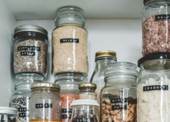 Declutter with 10-10-10 method
                              
                              Published by Livemint | 18 Sep 2024
