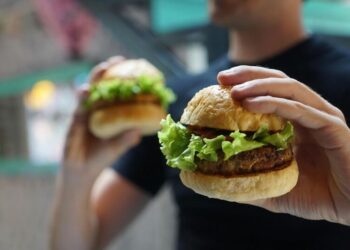 5 reasons why you are always hungry
                              
                              Published by Livemint | 29 Sep 2024