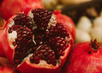 8 reasons to have 1 pomegranate daily
                              
                              Published by Livemint | 17 Sep 2024