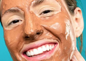 5 Benefits of multani mitti for skin
                              
                              Published by Livemint | 14 Sep 2024