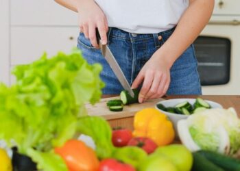 Top 5 easy cucumber salad recipes
                              
                              Published by Livemint | 10 Sep 2024