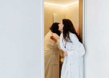 6 home remedies to remove yellow stains from teeth
                              
                              Published by Livemint | 11 Sep 2024