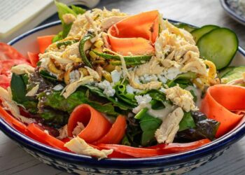 6 healthy salad recipes for weight loss
                              
                              Published by Livemint | 15 Sep 2024
