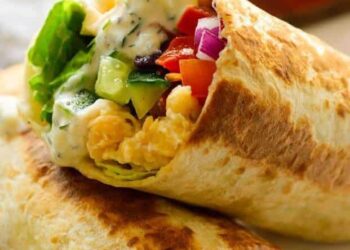 How to Make Veggie Wraps in 5 Easy Steps