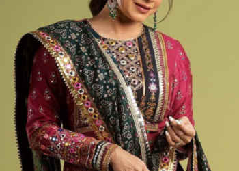 Fabulous Wife Neelam Kothari-Inspired Salwar Kameez Ideas For Diwali Pooja