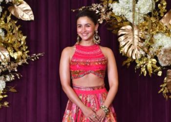 Alia Bhatt To Anushka Sharma: Celebs Arrive In Style At Manish Malhotra's Diwali Bash