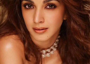 Kiara Advani Slays In Pre-Draped Embellished Saree, Glossy Lips And Gorgeous Necklace