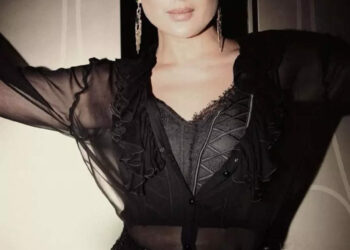 Kareena Kapoor Khan Breaks Internet With Breathtaking Pics. Fans Hail QUEEN