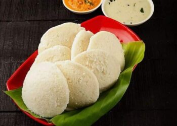 5 Easy Steps to Make Aloo Rava Idli at Home