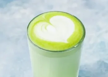 Make Refreshing Cucumber and Coriander Smoothie in Just 5 Simple Steps