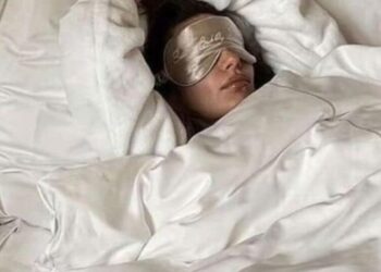 5 winter sleep tips for a restful night
                              
                              Published by Livemint | 27 Nov 2024