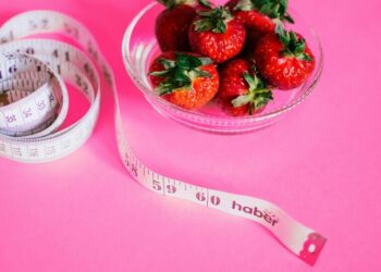 7 must-have winter fruits for a flat belly
                              
                              Published by Livemint | 22 Nov 2024