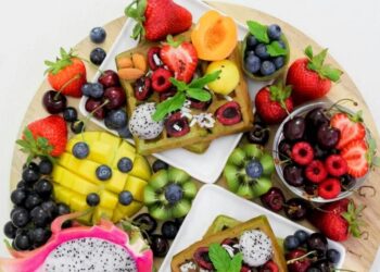 5 winter fruits to help you stay energized
                              
                              Published by Livemint | 26 Nov 2024