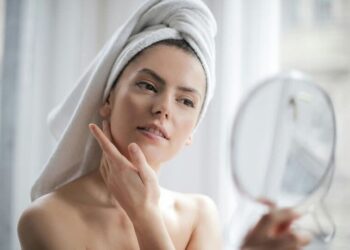 7 antioxidant-packed superfoods for glowing skin
                              
                              Published by Livemint | 18 Nov 2024