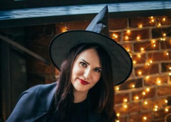 5 DIY Halloween costumes
                              
                              Published by Livemint | 01 Nov 2024