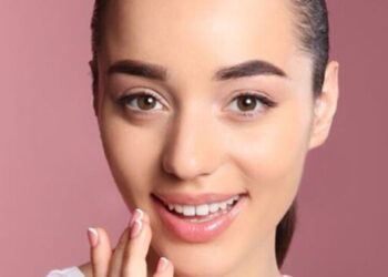 5 tips to maintain healthy skin in winter
                              
                              Published by Livemint | 08 Nov 2024