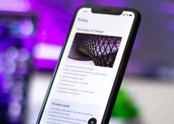 5 Tips to make your phone's battery last longer
                              
                              Published by Livemint | 10 Nov 2024