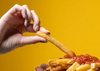 5 foods you should never eat on an empty stomach
                              
                              Published by Livemint | 21 Dec 2024