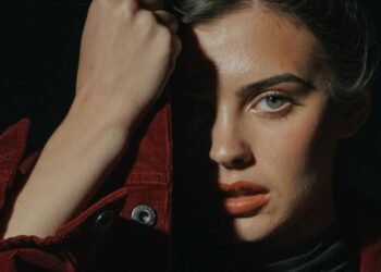 5-step Korean Skincare Routine for glass skin
                              
                              Published by Livemint | 29 Dec 2024