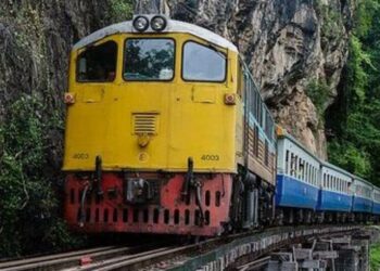 5 Breathtaking Train Journeys You’ll Never Forget
                              
                              Published by Livemint | 17 Jan 2025