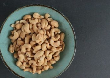 5 Benefits Of Eating 4 Cashews Daily In Winter
                              
                              Published by Livemint | 22 Jan 2025