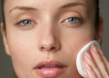 5 Essential Habits For Maintaining Glowing Skin
                              
                              Published by Livemint | 03 Jan 2025