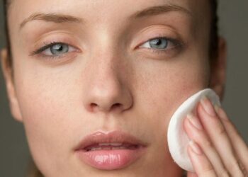 5 Natural Remedies for Radiant Skin at Home
                              
                              Published by Livemint | 15 Jan 2025