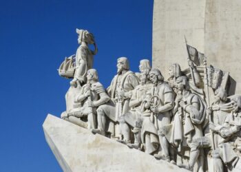 6 Things to do in Portugal
                              
                              Published by Livemint | 02 Jan 2025