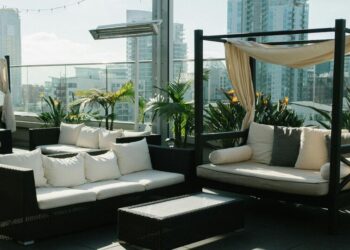 6 Best Rooftop Bars In Melbourne With City Views
                              
                              Published by Livemint | 29 Jan 2025