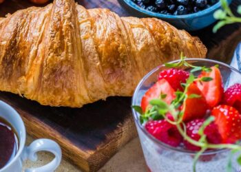 5 quick & easy 15-minute breakfast bowls
                              
                              Published by Livemint | 25 Feb 2025