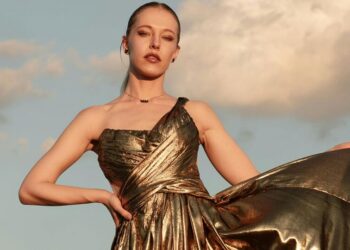 6 power dressing trends to boost confidence
                              
                              Published by Livemint | 17 Feb 2025