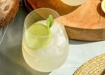 6 foods that keep you hydrated
                              
                              Published by Livemint | 16 Mar 2025