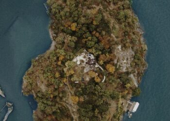 7 most remote islands on Earth
                              
                              Published by Livemint | 28 Mar 2025