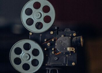 5 Bollywood stars who left acting for spirituality
                              
                              Published by Livemint | 02 Apr 2025